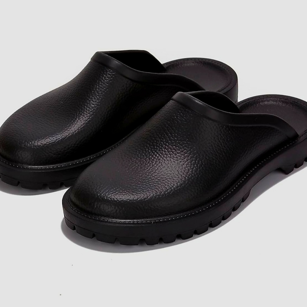 Cape Robbin Black Women's Mules - Picture 3 of 13